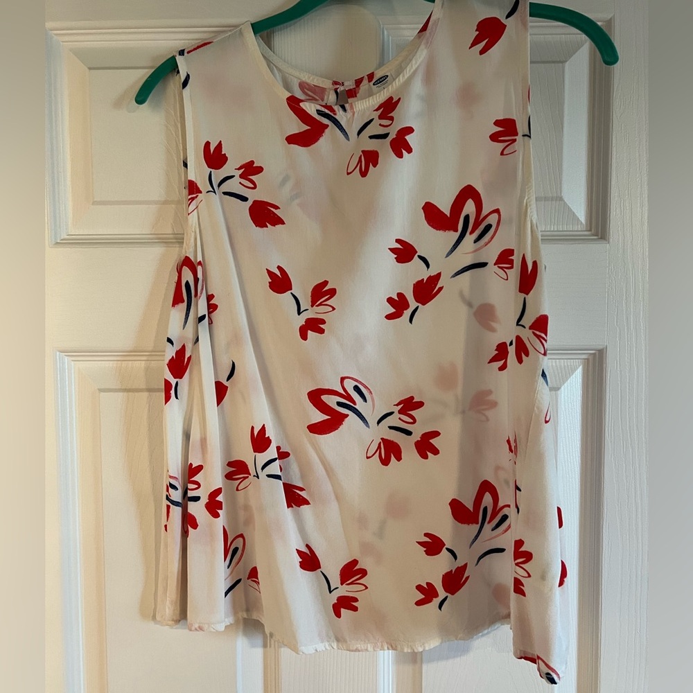 Old Navy Floral print sleeveless blouse. Size Large.